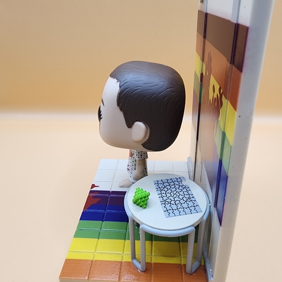 Funko Pop! Deluxe Stranger Things Eleven in the Rainbow Room - Picture 5 of 7